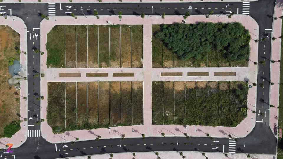 Đây là 19 thửa đất nằm tại thôn Lòng Khúc, xã Tiền Yên (huyện Hoài Đức, Hà Nội). Mức giá lên đến 133,3 triệu đồng/m2 cho thửa đất nằm cách trung tâm Hà Nội khoảng 20 km khiến nhiều người "choáng váng".