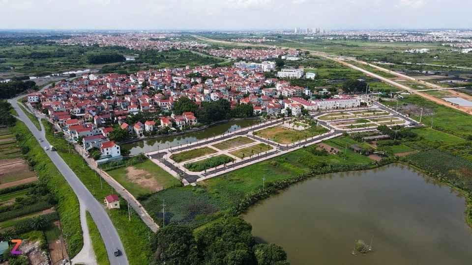 Mới đây, một phiên đấu giá quyền sử dụng đất tại huyện Hoài Đức (Hà Nội) phải mất tới 19 giờ mới hoàn thành. Giá trúng cao nhất lên đến 133,3 triệu đồng/m2, cao hơn 18 lần mức khởi điểm.