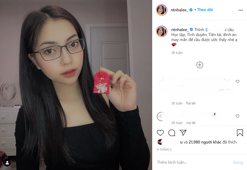 Từ khi được nhiều người biết đến qua mối tình với Quang Hải, Nhật Lê thường xuyên đăng ảnh PR sản phẩm. Giống như nhiều ho tgirl khác, cô cũng bị dân tình tố kiếm tiền bất chấp, quảng cáo không có tâm,...