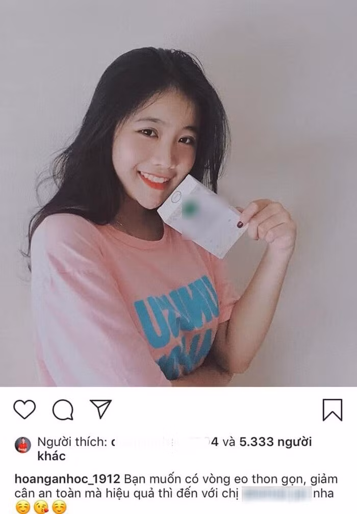 Sở hữu vóc dáng thon gọn và gương mặt xinh đẹp, Hoàng Anh thường "tiện thể" PR thuốc giảm cân trên trang Instagram của mình.