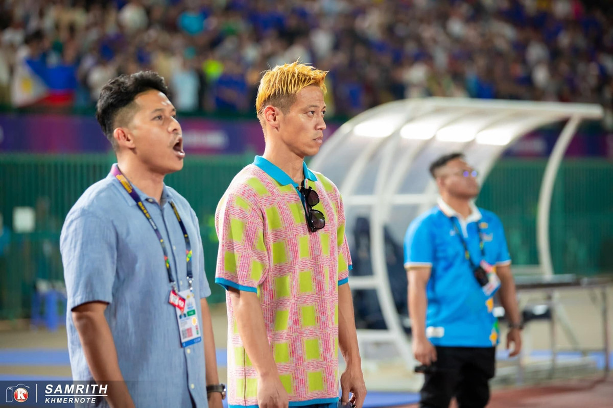 Y2k cũng được hiểu là phong cách thời trang mang âm hưởng hiện đại, tiên tiến.