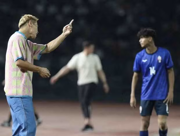 Sự ảnh hưởng của thời đại hiện nay cũng có những tác động lớn đến thời trang Y2k. Vì vậy, phong cách thời trang Y2k mang style "vừa cũ lại vừa mới".