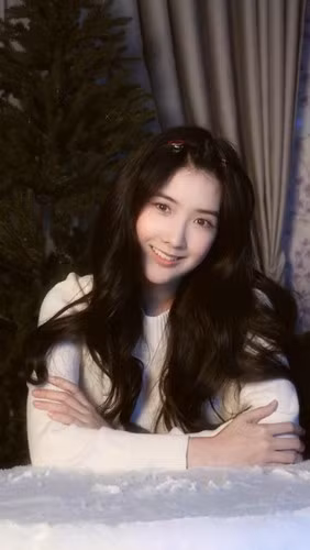 Nhận được sự hưởng ứng tích cực, nữ streamer tiếp tục đăng video các hoạt động tương tự. Cô nàng tỏ ra thích thú với bước chuyển mình này, hứa hẹn sẽ còn cống hiến nhiều vũ điệu cực cháy.