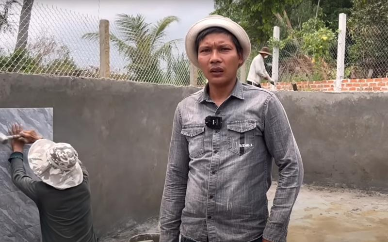 Lộc Fuho tên thật là Phạm Văn Lộc sinh năm 1994. Anh gây ấn tượng hình ảnh về một chàng thợ xây mộc mạc, giản dị làm YouTube. Sau này Lộc mở rộng nội dung làm YouTube xoay quanh cuộc sống thường ngày, nấu ăn, chăm sóc vợ,...