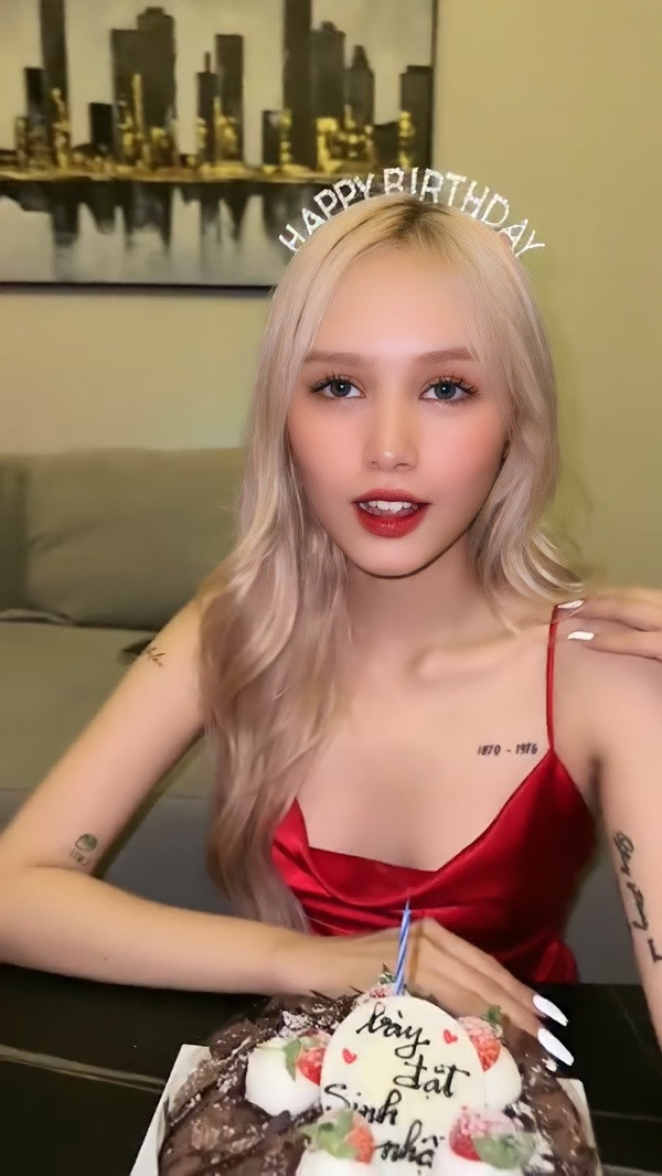 Mới đây, sau gần 2 năm kết hôn, hot girl Xoài Non đã chính thức bước sang một ngưỡng tuổi mới.