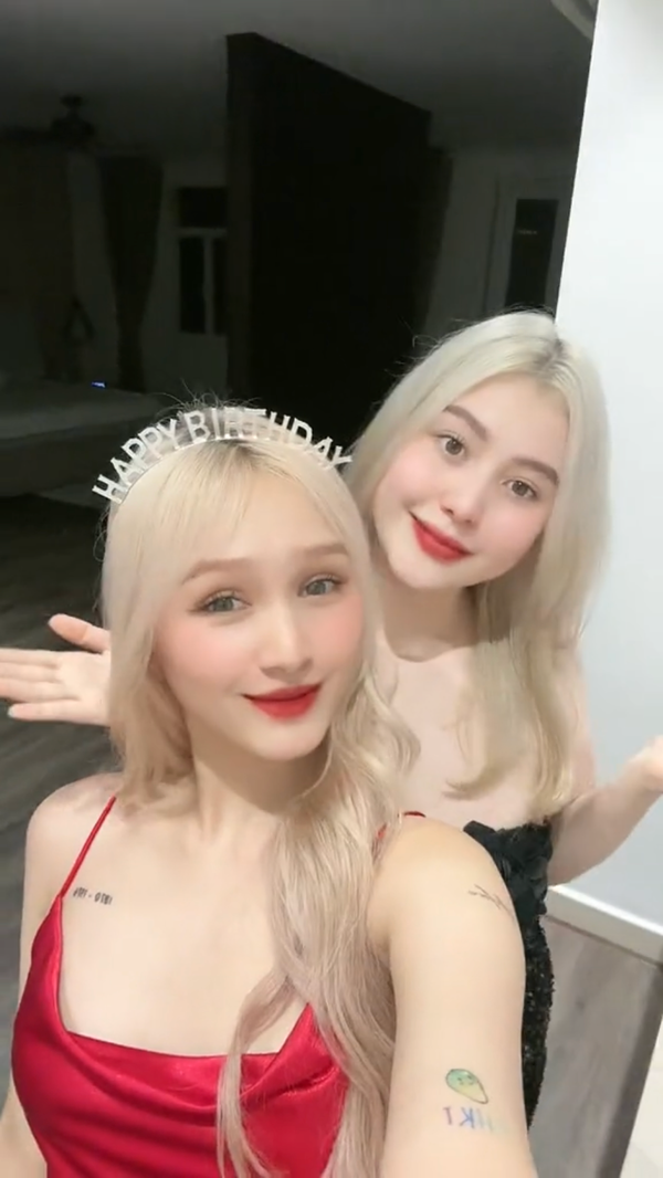 Đặc biệt, trong những video được Xoài Non chia sẻ lại trên story, một clip ghi lại khoảnh khắc hậu “sống ảo” của Xoài Non đã thu hút được sự quan tâm.