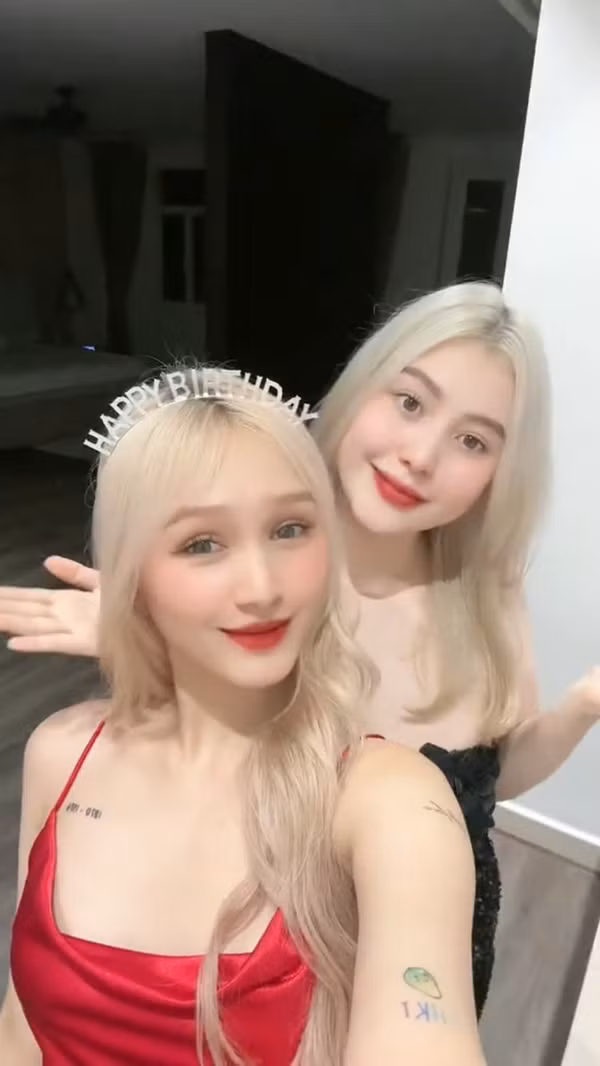 Đặc biệt, trong những video được Xoài Non chia sẻ lại trên story, một clip ghi lại khoảnh khắc hậu “sống ảo” của Xoài Non đã thu hút được sự quan tâm.