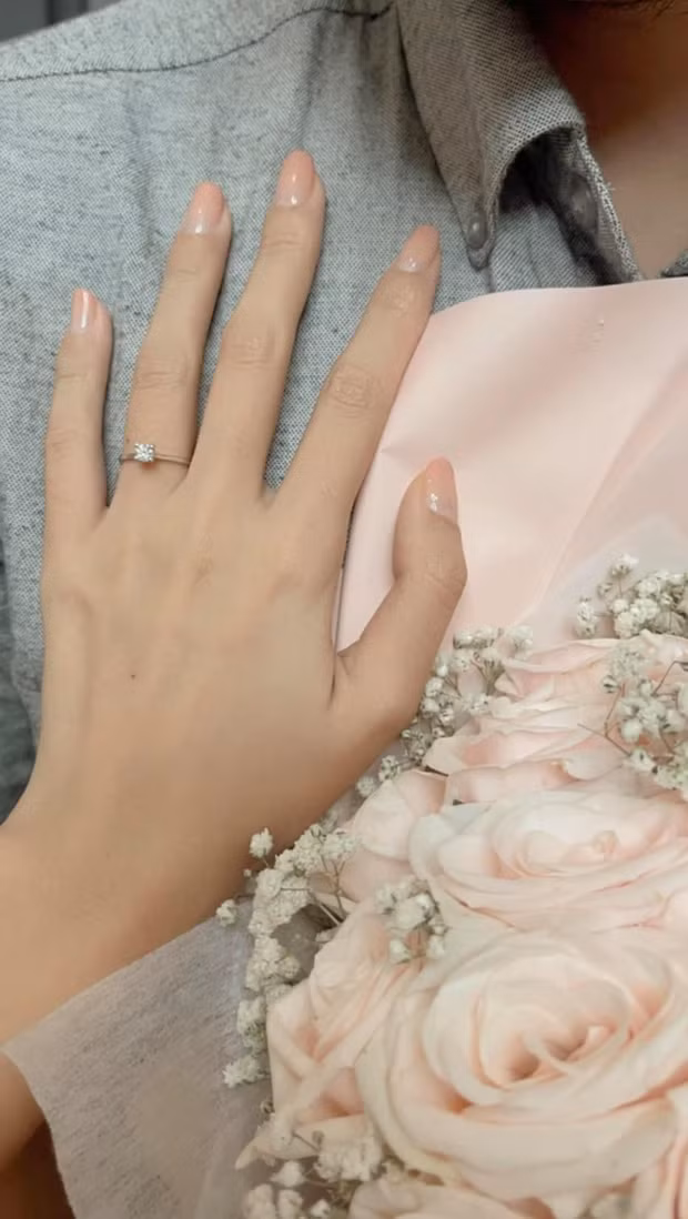 Lúc đó Xuân Anh cũng khoe ảnh cầu hôn trên trang cá nhân và có dự định cưới trong năm nay.