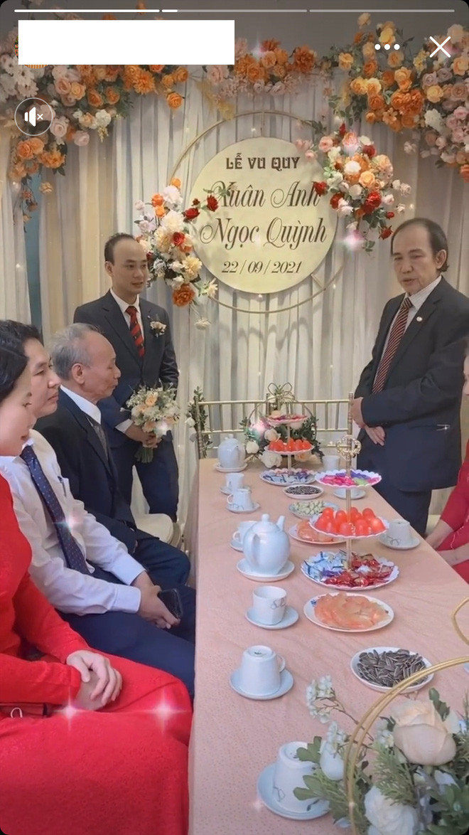 Được biết, ông xã của Xuân Anh tên Ngọc Quỳnh, đã chính thức cầu hôn nữ MC xinh đẹp vào hồi tháng 7.