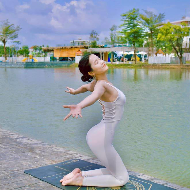 Trong quá khứ, Đầy Võ từng sở hữu vóc dáng thừa cân. Mỡ tập trung vào vùng vai, bụng, bắp tay… khiến thân hình cô mất cân đối.