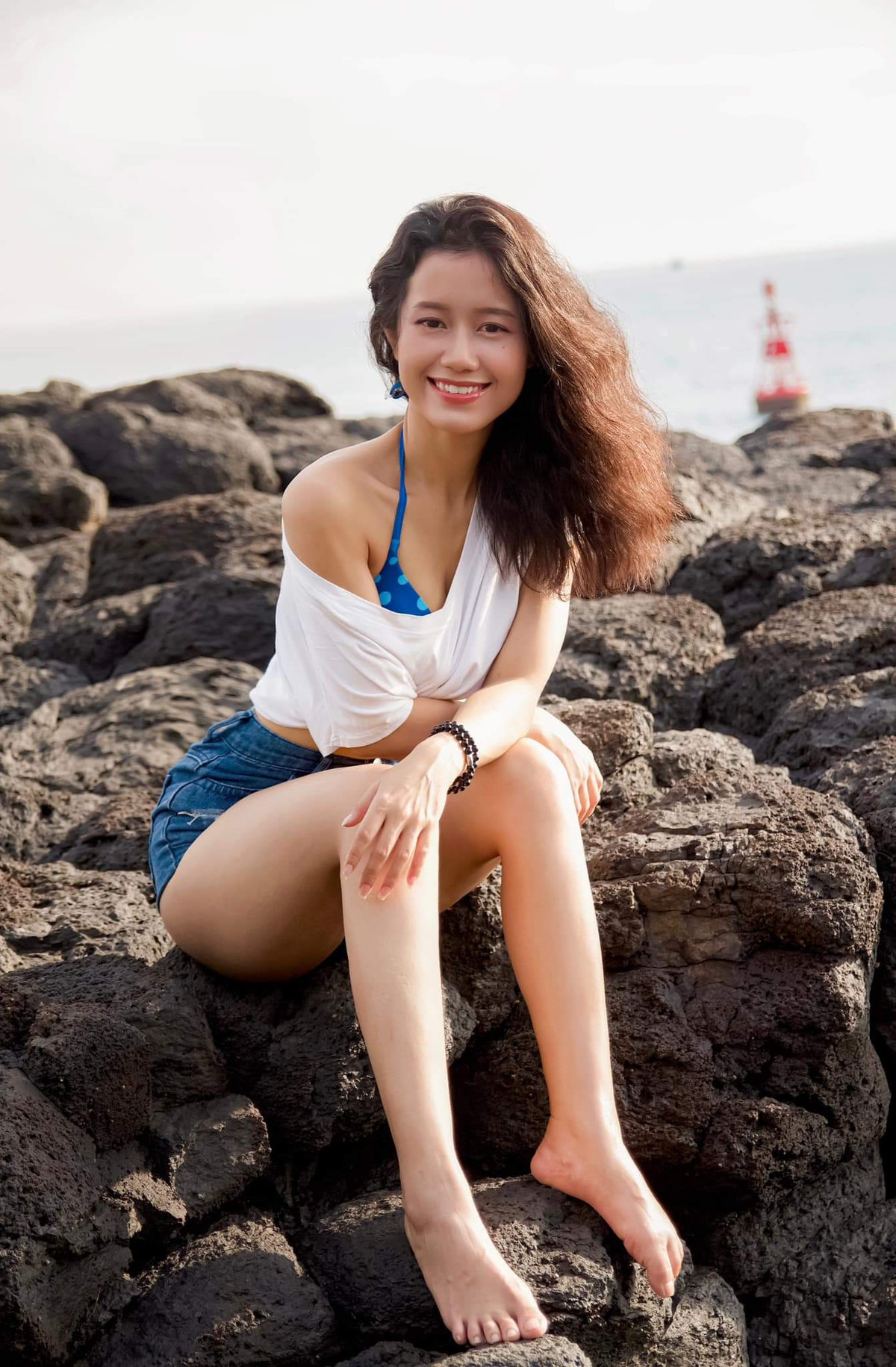 Bằng cách đó, Đầy Võ đã giảm 10kg trong 3 năm. Không chỉ cải thiện sức khỏe rõ rệt, cô nàng còn sở hữu body “nét căng” với ba vòng cân đối cùng cân nặng 49kg.