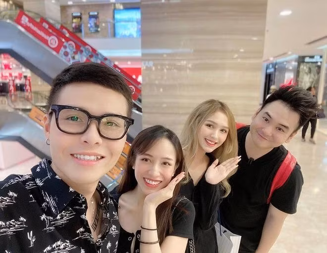 Mỗi lần có dịp gặp nhau, dàn hot girl trong đó có Joyce lại có màn đọ sắc "một chín một mười".