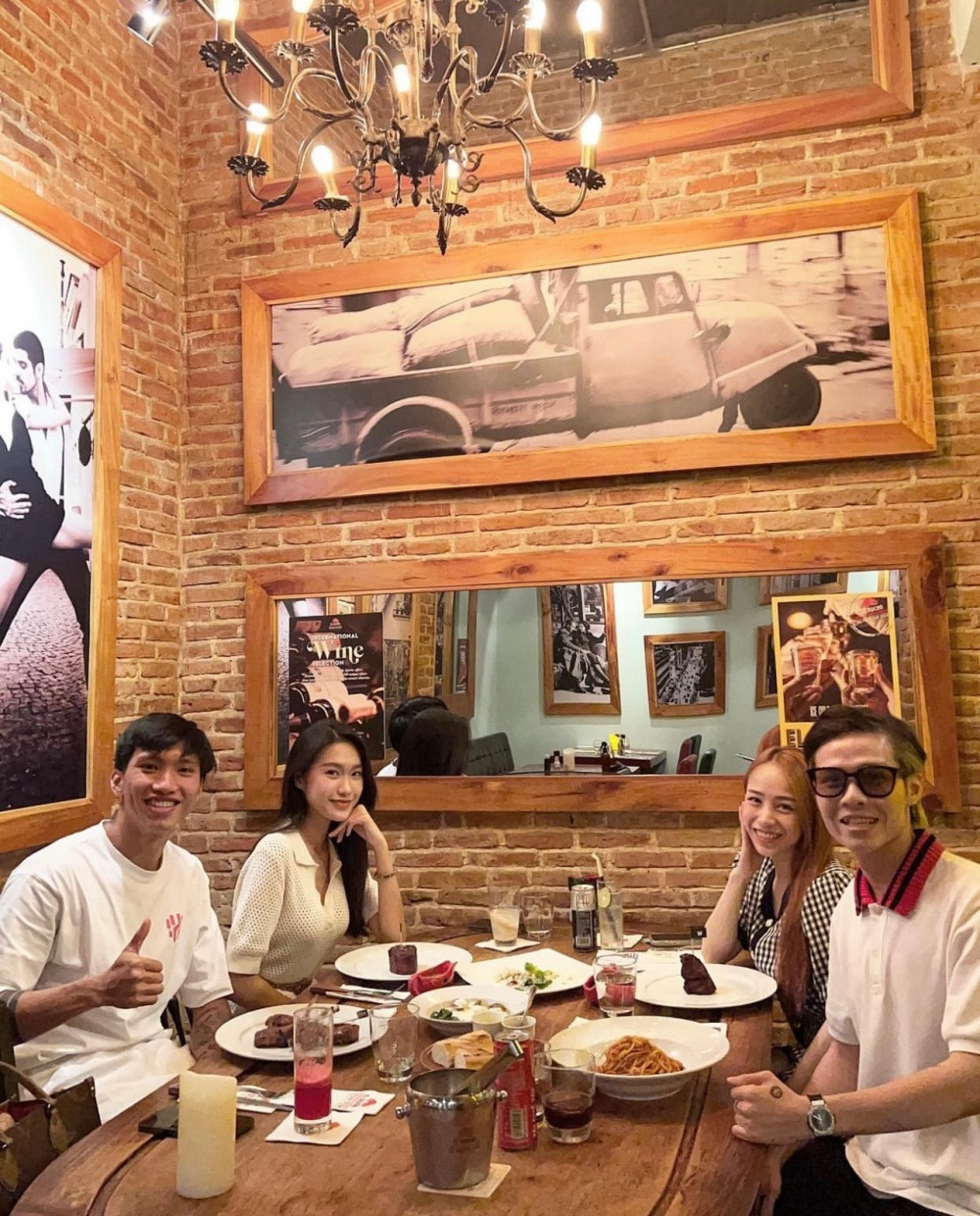 Hiện tại, ái nữ nhà Minh Nhựa đang có cuộc sống hôn nhân viên mãn bên chồng và hai con. Lập gia đình và có con ở độ tuổi còn khá trẻ, Joyce Phạm cũng gặp không ít những khó khăn.