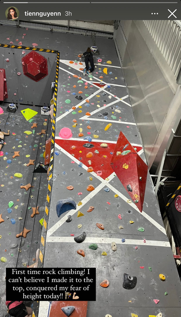 Theo đó, Tiên Nguyễn đã khoe việc mình vừa "lần đầu làm chuyện ấy". "Chuyện ấy" ở đây chính là leo núi trong nhà.