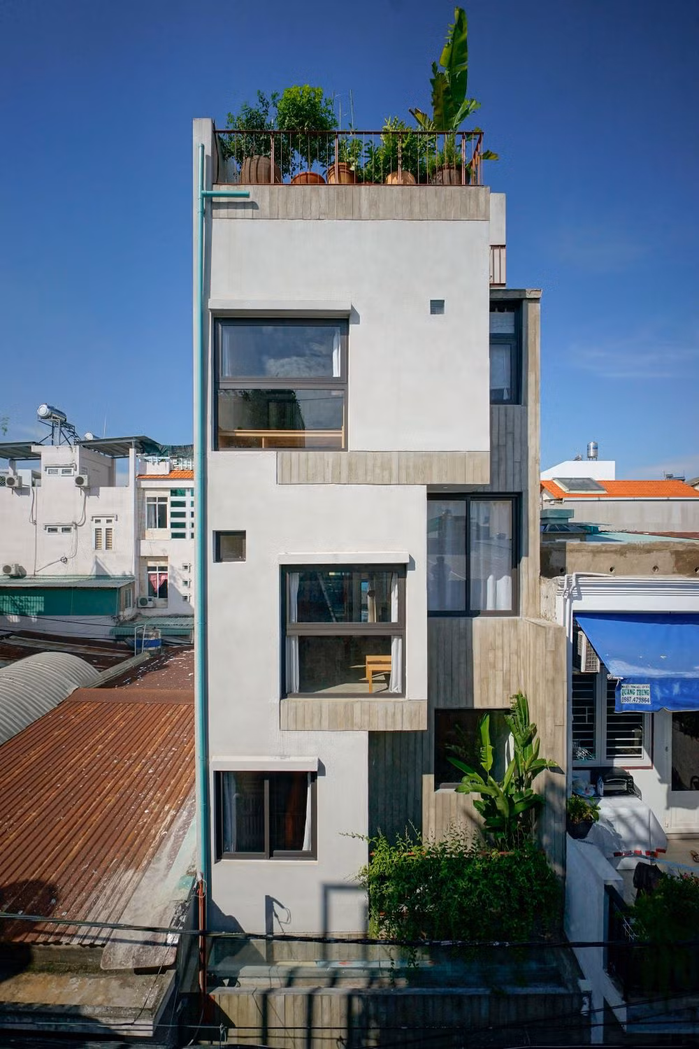 Ngoi nha ket hop van phong, cua hang cua vo chong tre