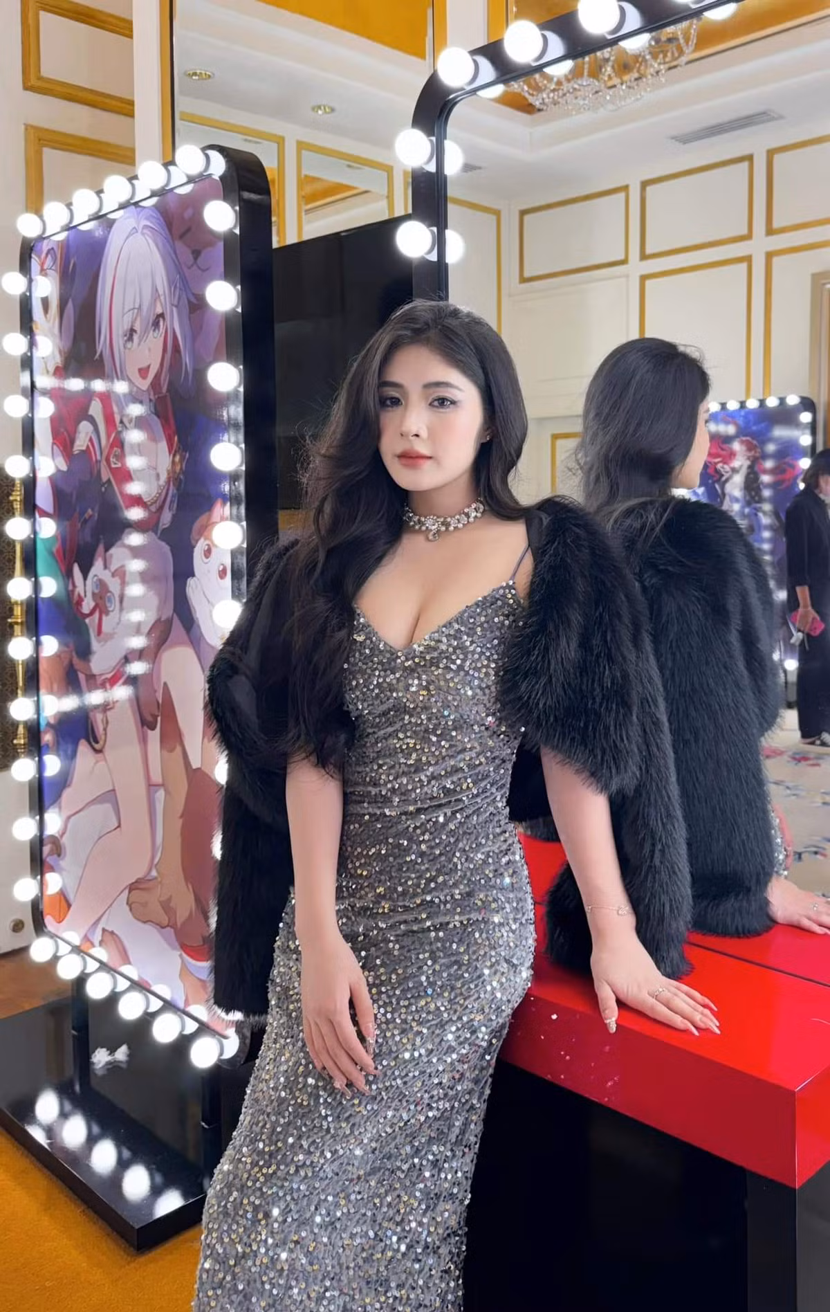 "Đừng nói không có lửa làm sao có khói, có rất nhiều chuyện nó vẫn tự dưng bốc khói lên được nên cứ phải có bằng chứng thì hãy ra đây nói chuyện", "Mình chỉ thắc mắc tại sao kênh TikTok đó lại nói chuyện như ở trong gầm giường nhà người khác thế nhỉ, kể tường tận luôn mới sợ", "Thời bây giờ họ đu trend bất chấp, nói không có bằng chứng gì luôn nhưng thu hút nhiều người quan tâm quá", "Thấy mấy ông đàn ông bên dưới bình luận lạ lắm",... Dân mạng vẫn đang dành sự quan tâm cho chủ đề của Quỳnh Alee.