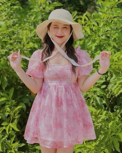 Hoa Mỹ cũng thường xuyên xuất hiện trên khán đài để cỗ vũ Mạnh Dũng thi đấu cho đội bóng chủ quản Viettel FC.