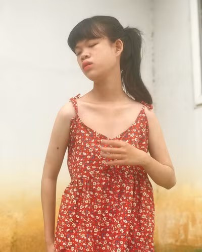 Dưới những bức ảnh của Thanh Nga Bento, những người từng yêu mến Thanh Nga đã đưa ra không ít lời khuyên nhủ, nhận xét. Họ mong rằng cô nàng nên sống đúng với độ tuổi.