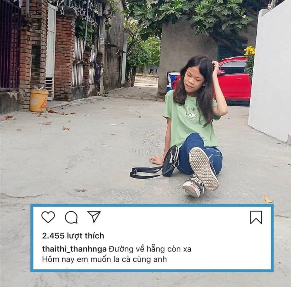 Thay vì phong cách dễ thương, kín đáo với những bộ đồ học sinh như trước, Thanh Nga Bento đổi sang những chiếc váy hở bạo ngắn cũn cỡn.