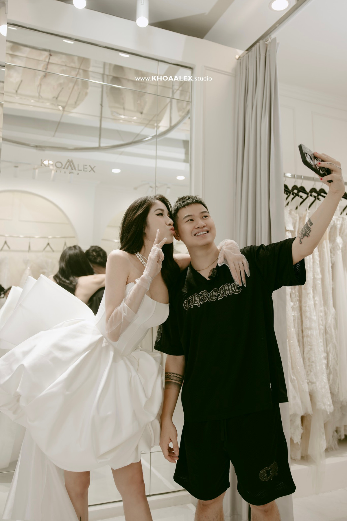 Hot girl bán bánh tráng lên xe hoa, nhan sắc "đỉnh nóc kịch trần" Hot girl ban banh trang len xe hoa, nhan sac