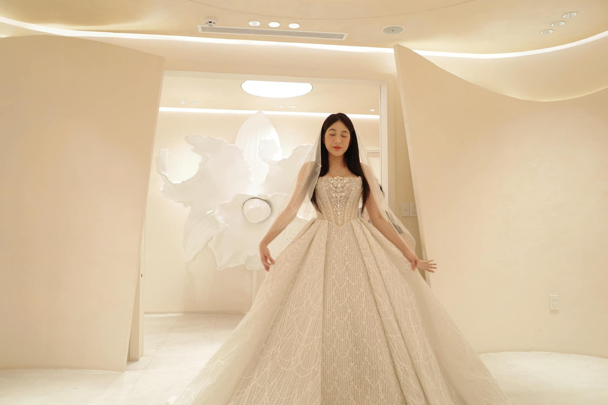 Trân Mèo về dáng cực nhanh, không ngại mặc những bộ trang phục ôm sát, khoe body quyến rũ kén mẹ bỉm.