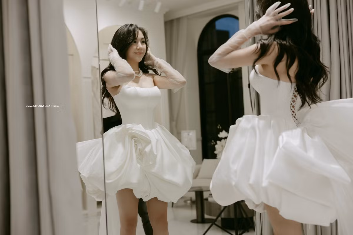 Mới đây, hình ảnh diện váy cưới của Trân Mèo và chồng là Rambo khiến dân mạng xuýt xoa, hot girl xinh đẹp nhận nhiều lời khen nhan sắc.