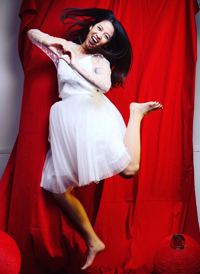 Bước qua tuổi “băm” việc duy trì vóc dáng với chị em không hề dễ dàng, vì lúc này quá trình tích mỡ bắt đầu diễn ra. Biết được điều đó nên gái xinh Puka đều đặn dành khoảng 1 tiếng đồng hồ để tập gym với khoảng 8 - 9 bài tập có cường độ cao.