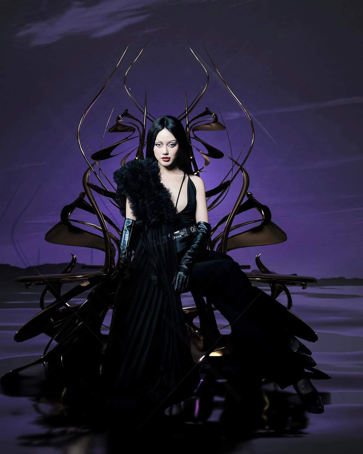 Đặc biệt, khi cô kết hợp trang phục này với boots cùng với mũ trùm đầu khiến tổng thể trở nên cực chất cũng như ma mị.