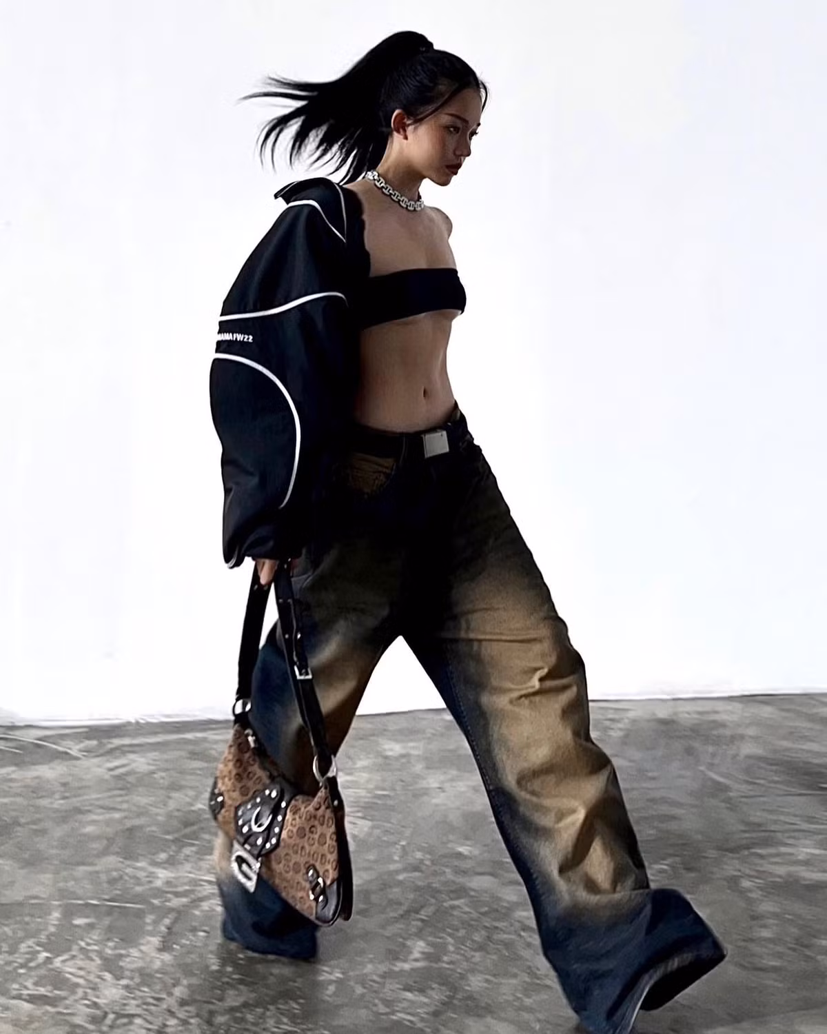 Cái tên Linh Ngọc Đàm đã quá quen thuộc đối với anh em game thủ, không chỉ là streamer hàng đầu mà còn là một trong những cái tên có sức ảnh hưởng bậc nhất trên MXH.