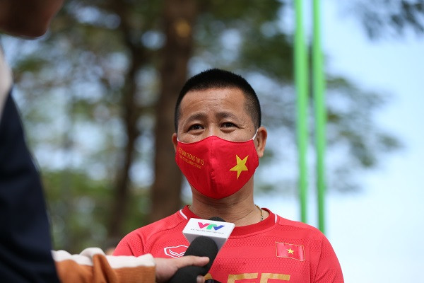 Anh Phan Đình Long chủ tịch Hội CĐV VFS cho biết: ''Đã lâu rồi chũng tôi mới được tới sân để cổ vũ, nên tất cả đều rất mong chờ trận đấu này. Ngoài công tác cổ vũ ra, thì chúng tôi cũng họp bàn để thực hiện công tác phòng chống dịch của BTC đề ra...