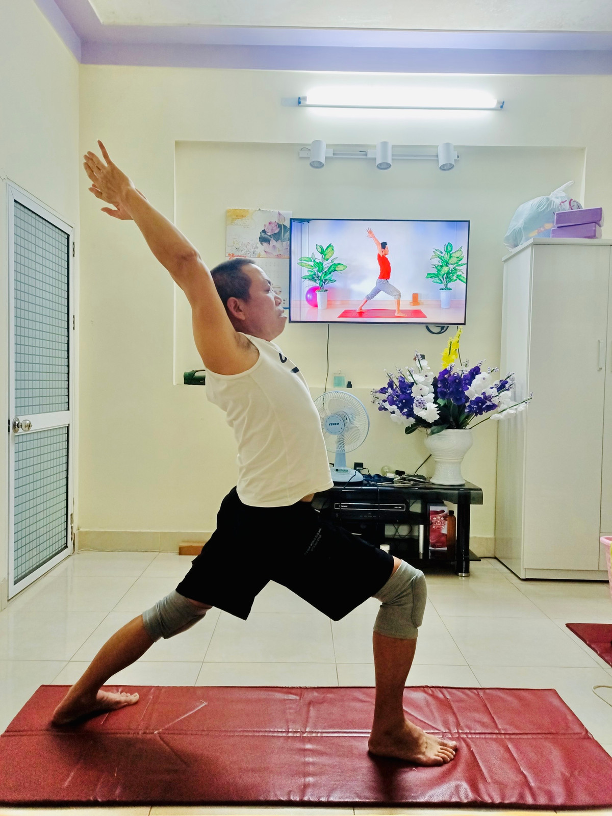 Kim Ba cũng không ngừng chia sẻ kiến thức, kinh nghiệm của mình cho các HLV Yoga trẻ, giúp họ phát triển các kênh online riêng. Đây không chỉ là một cách để lan tỏa lợi ích của Yoga mà còn giúp anh truyền đạt lại những gì mình đã học được qua hành trình nhiều năm làm việc và cống hiến.