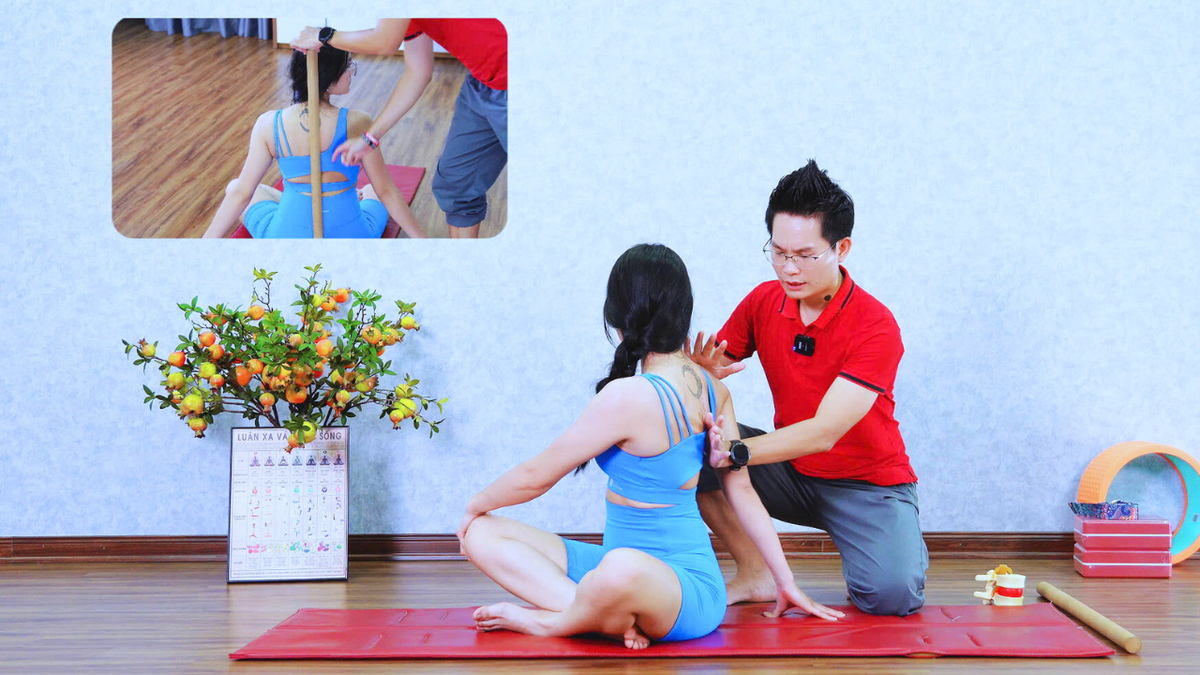 Không chỉ dừng lại ở việc phát triển kênh Youtube, Đặng Kim Ba – với vai trò là một HLV Yoga chuyên nghiệp – còn mở rộng tầm ảnh hưởng của mình thông qua Học viện Yoga T.Kim Việt Nam với hơn 1.000 học viên tham gia các buổi tập qua Zoom hàng ngày.