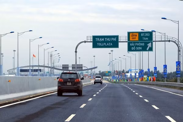 Gop y van kien Dai hoi Dang: Can doi nguon luc dau tu ha tang giao thong-Hinh-2