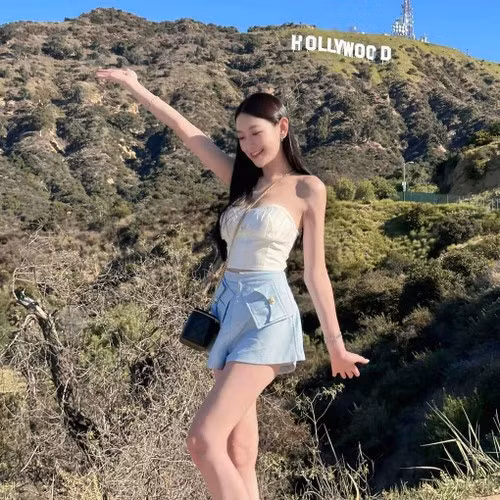 Hiện tại, Hồng Vân có cuộc sống giàu sang, thường xuyên đi du lịch nghỉ dưỡng tại nước ngoài. Sau đám cưới xa hoa, cô trở lại với công việc và tập trung phát triển sự nghiệp cá nhân