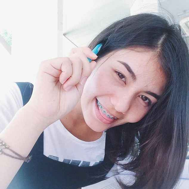 Cơ hội đến với Chalita Suansane theo cách rất bất ngờ. Chị gái của cô đã thay em nộp đơn đăng ký dự thi mà không thảo luận kỹ càng trước.