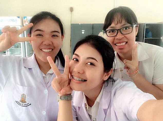 Trước khi giành được danh hiệu vào tháng 7/2016, Chalita Suansane sở hữu ngoại hình khá tròn trĩnh. Cô nàng còn phải nhờ đến phương pháp niềng răng để cố định hàm răng.