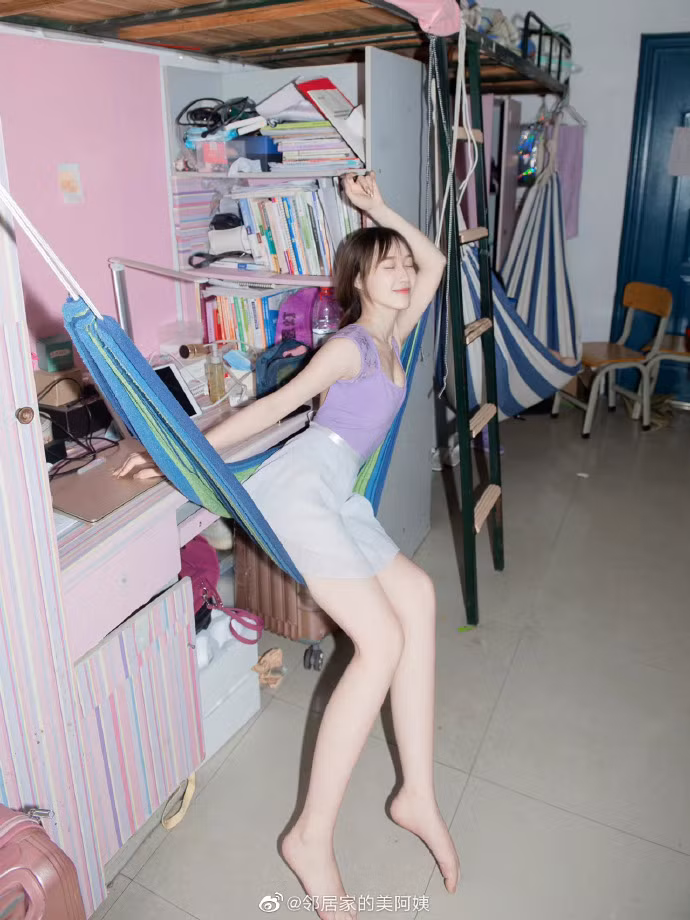 Một số ít khán giả khen ngợi nhan sắc của các nữ sinh.