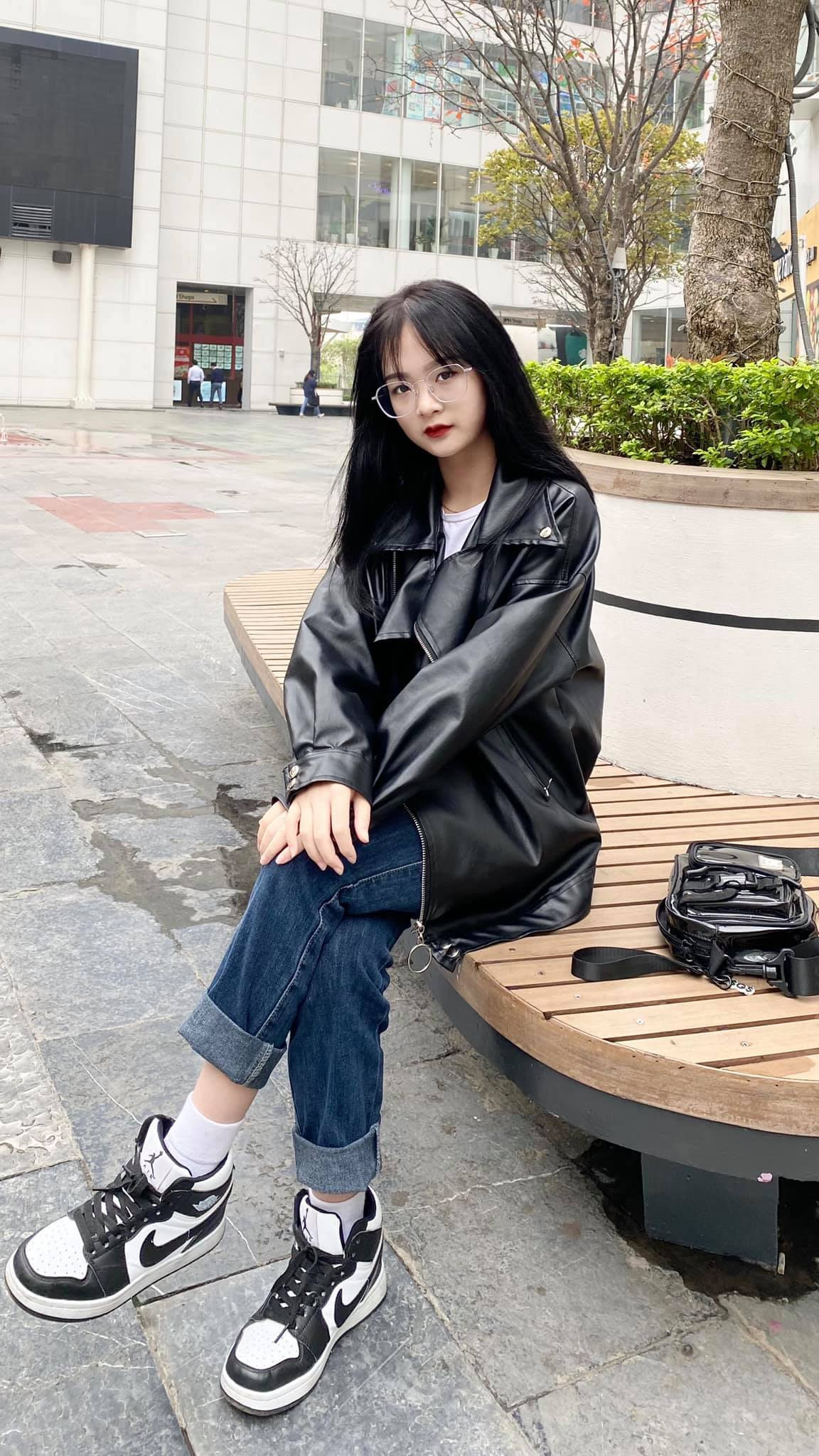 Gấm Kami đã có hơn 10 năm kinh nghiệm gắn liền với bộ môn bi da khi có gia đình kinh doanh loại hình trò chơi này.