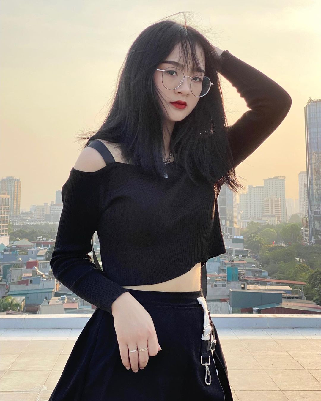 Gấm Kami từng bị dính vào loạt ồn ào như không đeo khẩu trang nơi công cộng, làm content bẩn... Hồi năm ngoái, nữ TikToker đã bị réo tên khi có người tố cô lộ clip 12 phút.