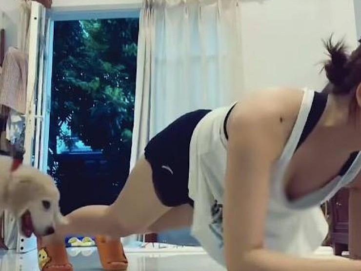 Tuy nhiên, trang phục này được cho là không phù hợp khi Trâm Anh làm điều này.