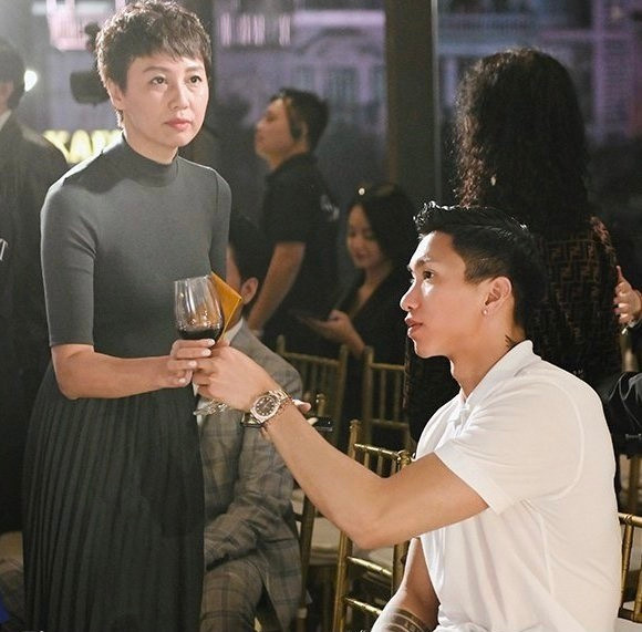 Ở chiều ngược lại, gia đình Doãn Hải My có vẻ như rất ưng chàng rể tương lai và họ thường xuyên gặp gỡ nhau.