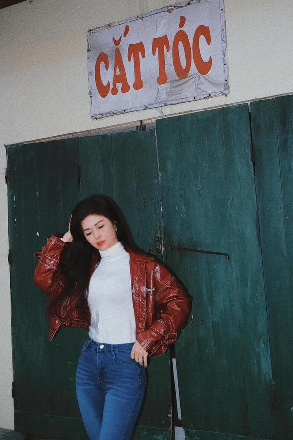 Bên cạnh đó, dường như làn da được chị Mai chăm sóc rất cẩn thận, không có quá nhiều nếp nhăn.