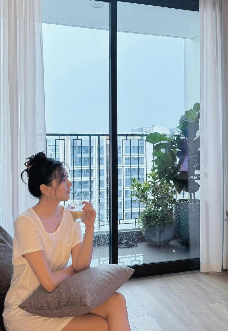 MC Mai Ngọc thường xuyên khoe những góc nhỏ trong căn nhà riêng. Đó là khoảnh khắc tận hưởng cuộc sống độc thân của cô.