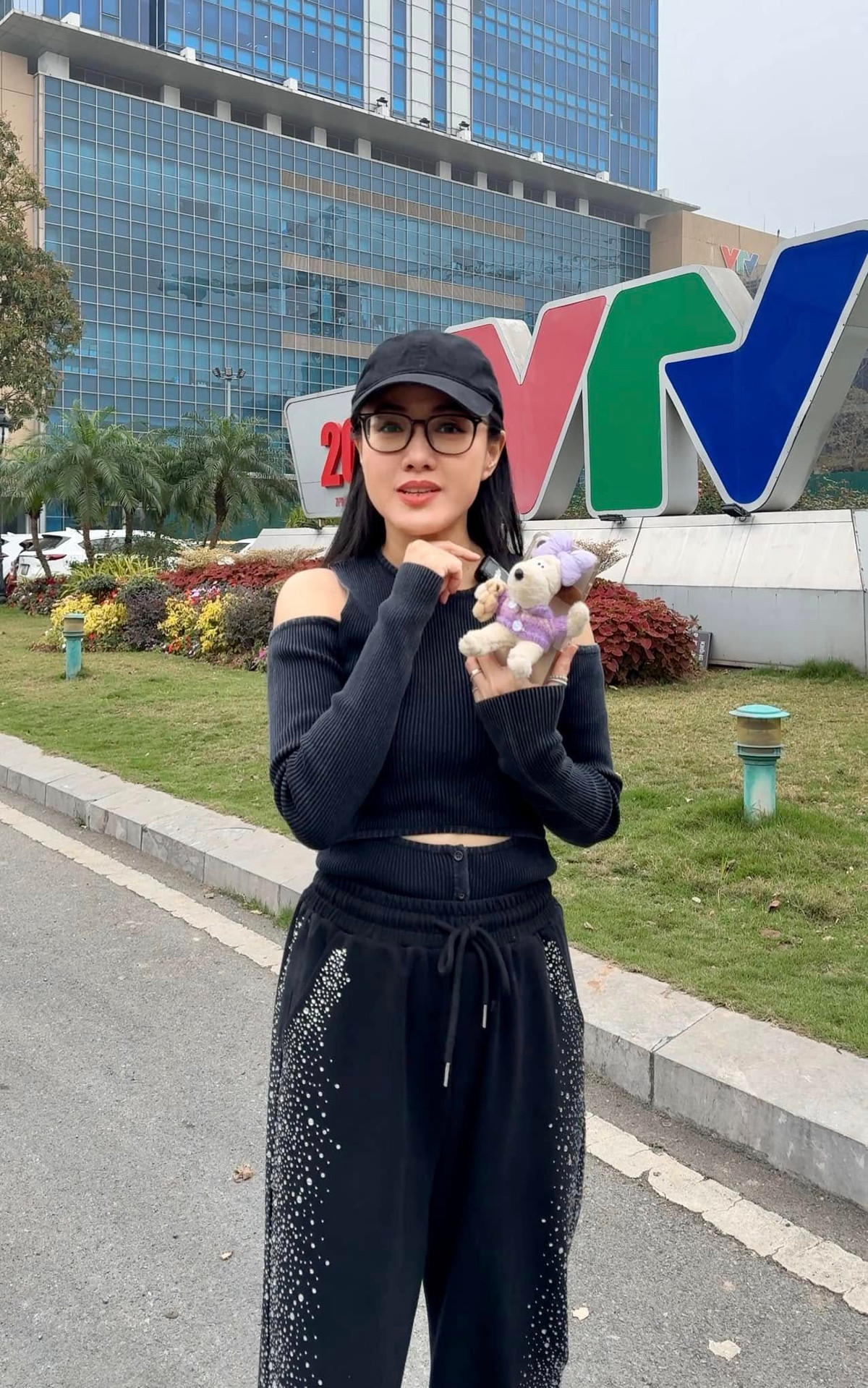 Thường xuyên lên hình nhưng BTV Hoài Anh khá kín tiếng trong chuyện hôn nhân. Hiếm hoi, cô từng đăng ảnh về chồng lên mạng xã hội cách đây 2 năm.