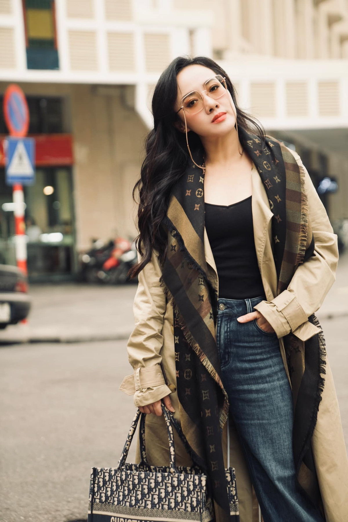 Trong một lần chia sẻ với truyền thông, nữ biên tập viên cho biết ông xã là người thường xuyên chịu thiệt, sinh hoạt theo lịch làm việc của vợ. Ông xã còn là hậu phương vững chắc, là sức mạnh tinh thần ủng hộ cô trong công việc.