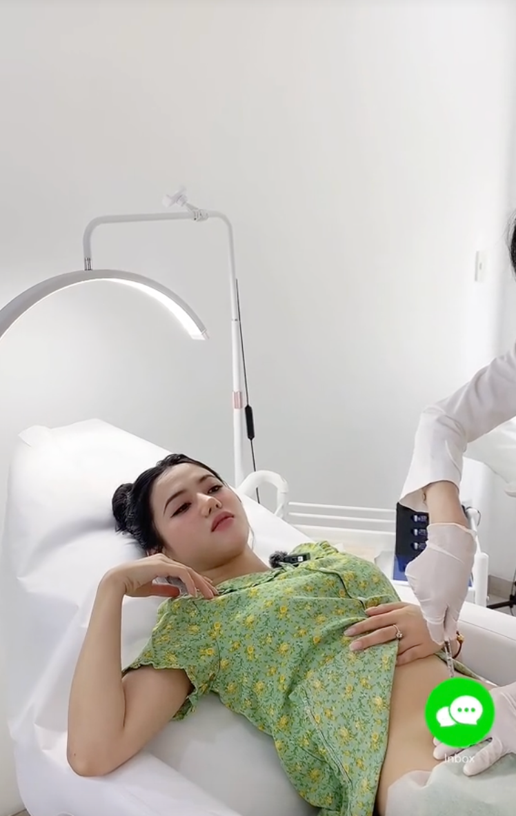 Ngoài ra, bạn gái Xemesis còn được cho là đã sửa mũi, cư dân mạng cũng để lại bình luận thắc mắc chuyện này nhưng cô nàng không có chia sẻ nào.