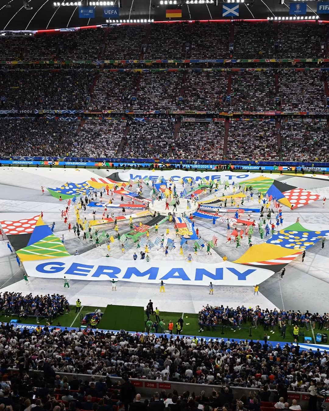 Không giống như những lần khai mạc trước, EURO 2024 diễn ra khá ngắn gọn. Nó chỉ được diễn ra 30 phút trước khi trận đấu mở màn giữa chủ nhà Đức và Scotland diễn ra.