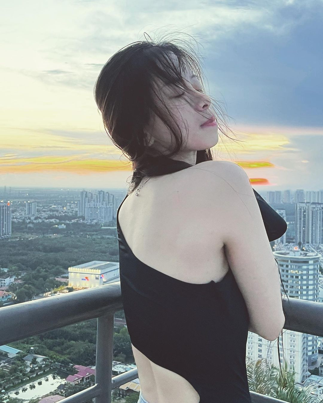 Sở hữu một làn da trắng, vóc dáng nhỏ nhắn, cùng gương mặt xinh xắn, gái xinh Taekwondo Châu Tuyết Vân luôn chiếm chọn "spotlight" trong mọi khung hình.