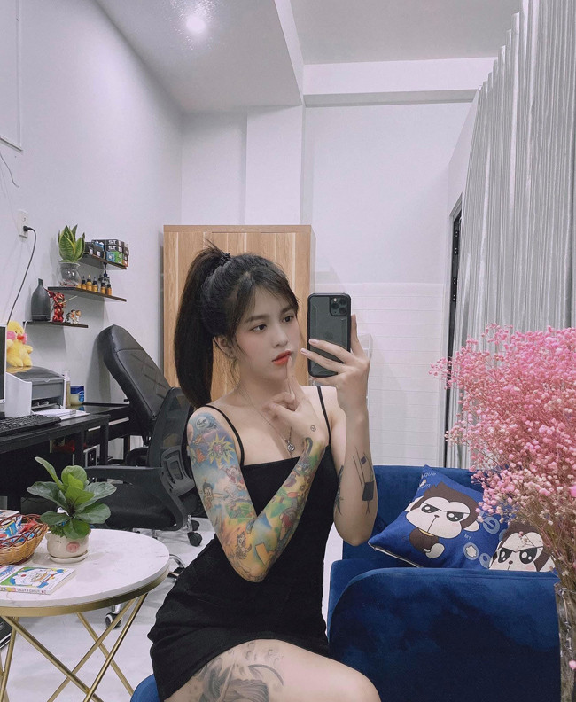 Bii Trinh vẫn quyết tự kiếm tiền để đi học xăm đã khiến cho cộng động mạng vô cùng thán phục.