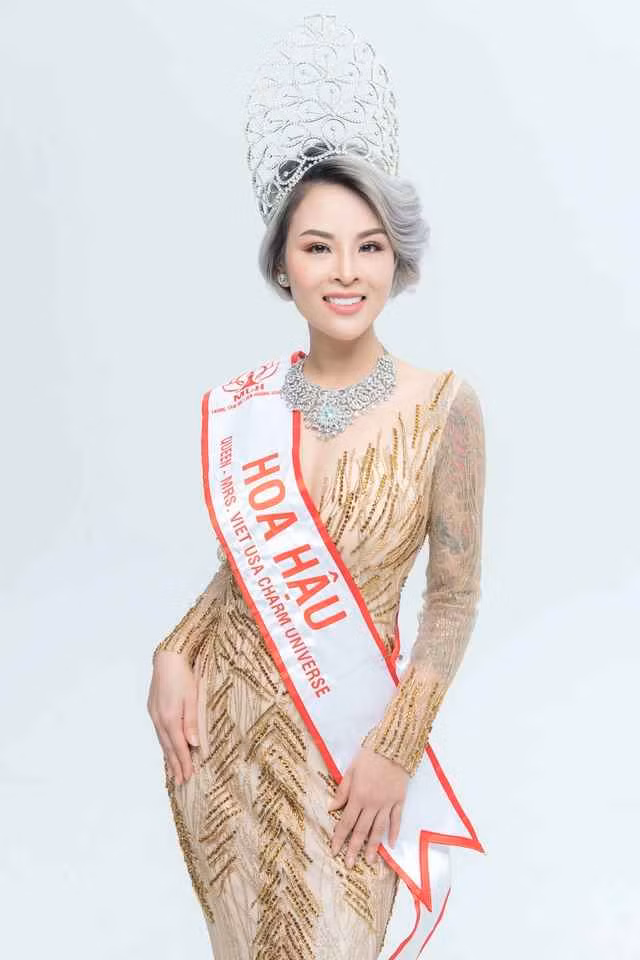 Được biết, cho đến tận bây giờ, Vi Thúy không đếm hết cô có tất cả bao nhiêu hình xăm trên cơ thể. Các hình đều được xăm theo ý thích của Thúy, không hề mang cảm giác quá đà, mà còn khiến cô ngày càng quyến rũ, quyền lực hơn trong mọi trang phục.